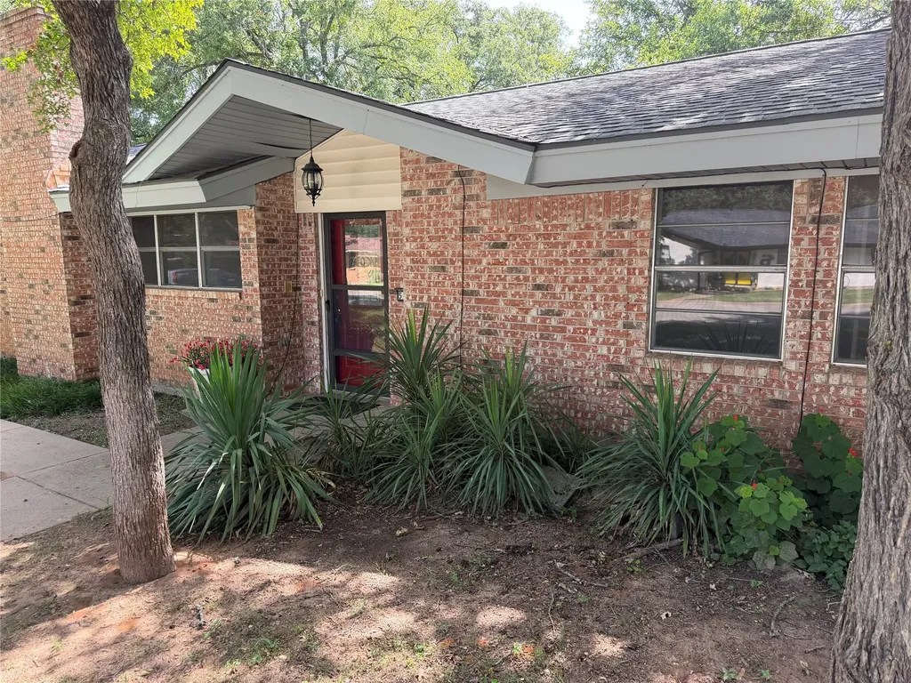 504 Austin Drive Mineral Wells TX 76067