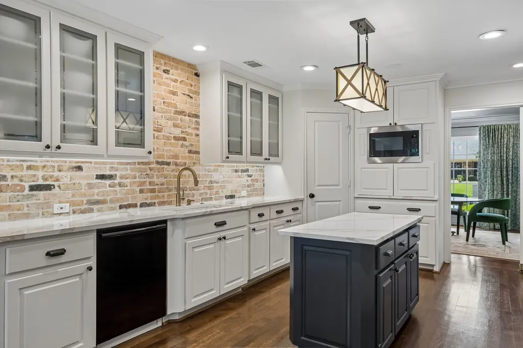 6829 Midcrest Drive Dallas TX 75254