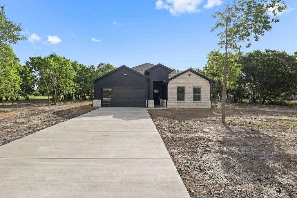 153 SW County Road 3020 Purdon TX 76679