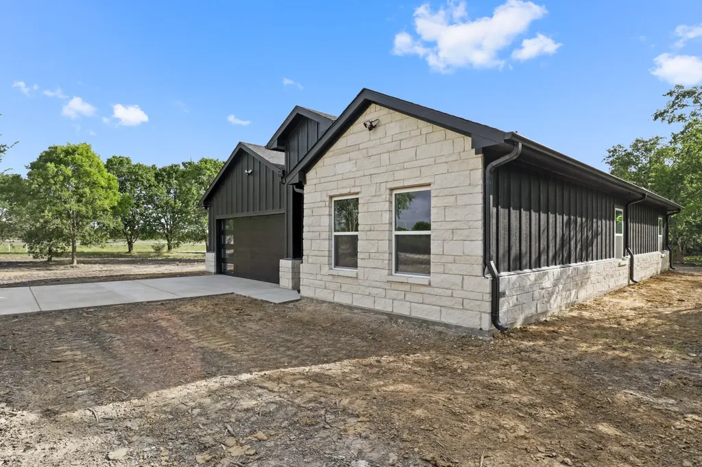 153 SW County Road 3020 Purdon TX 76679