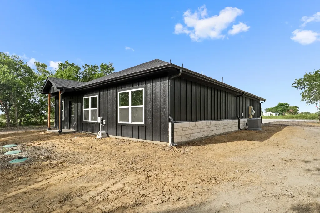 153 SW County Road 3020 Purdon TX 76679