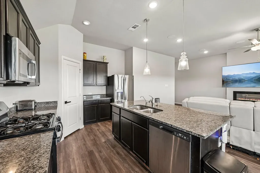 7550 Wild Mint Trail Venus TX 76084