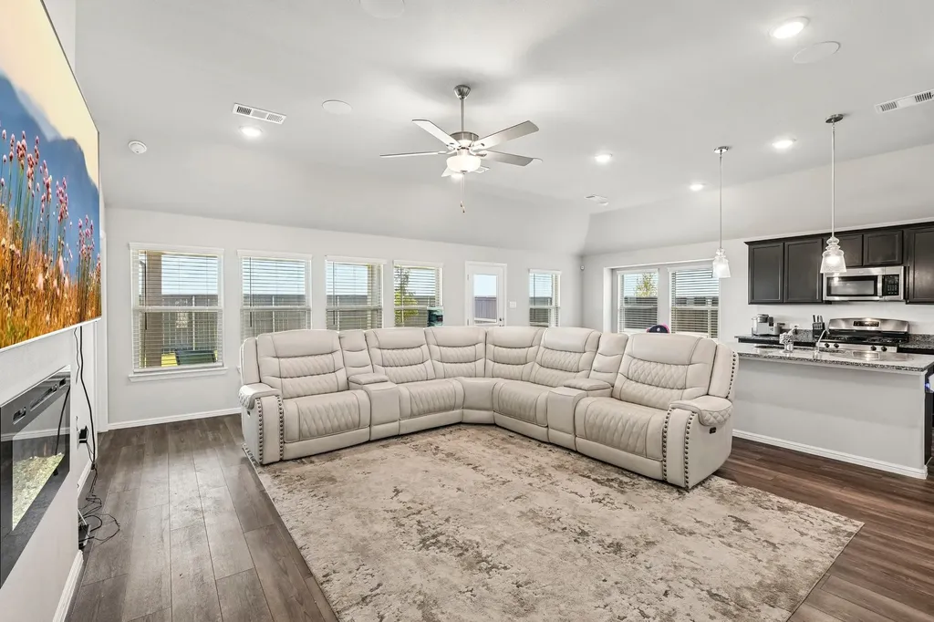 7550 Wild Mint Trail Venus TX 76084