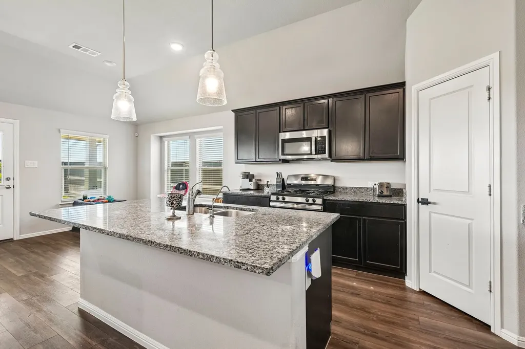 7550 Wild Mint Trail Venus TX 76084