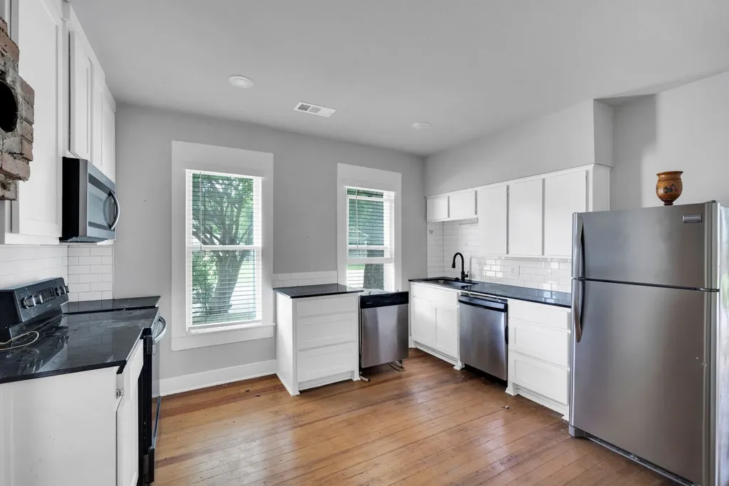 208 W Denton Street Ennis TX 75119