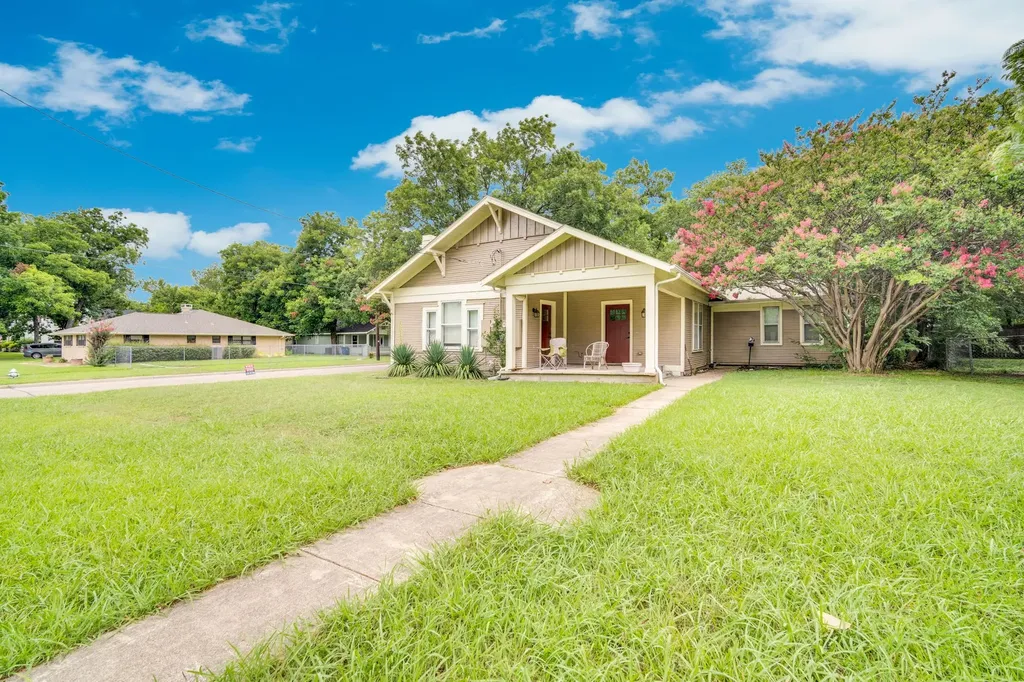 208 W Denton Street Ennis TX 75119
