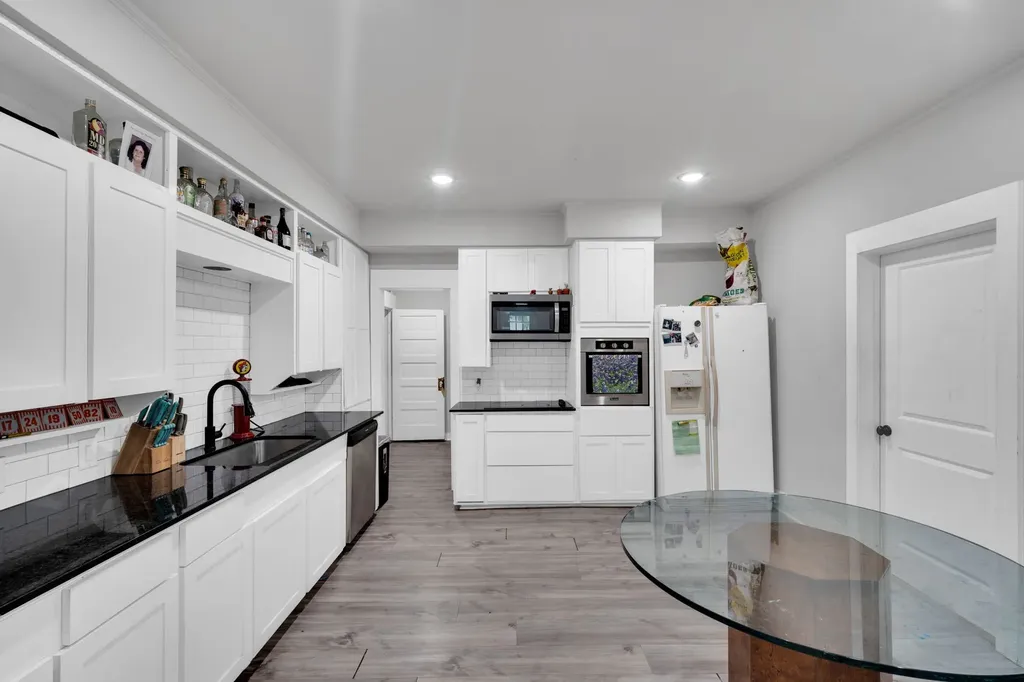 208 W Denton Street Ennis TX 75119