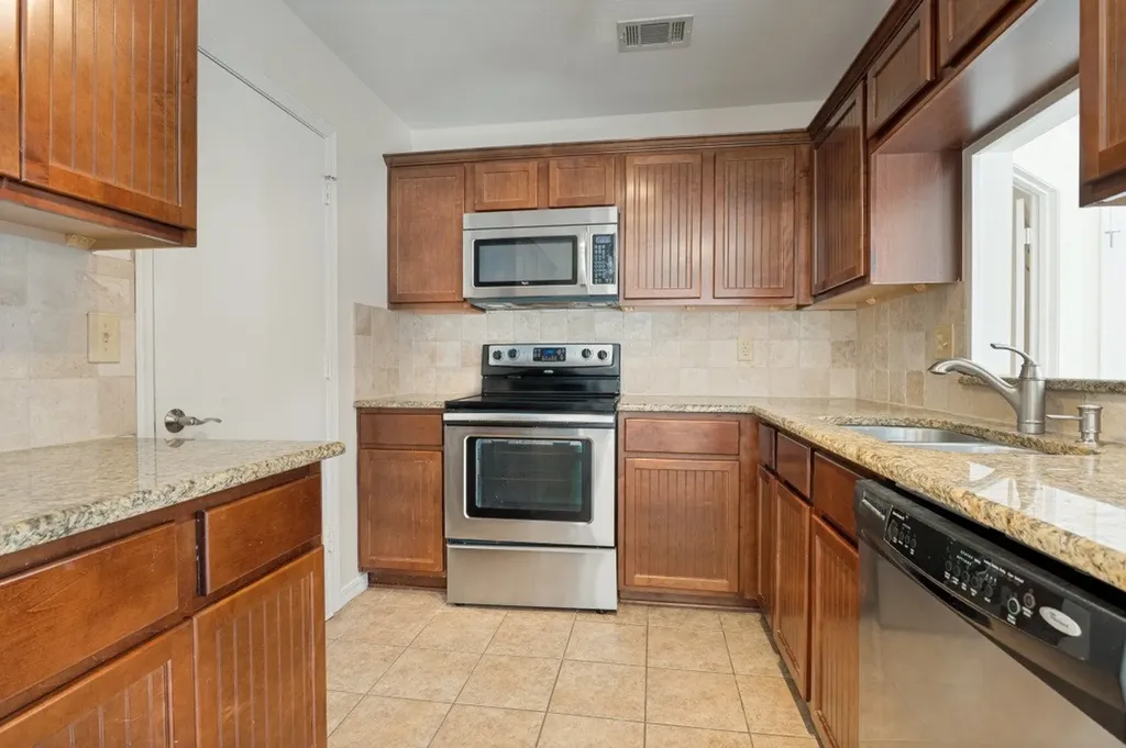 18131 Whispering Gables Lane Dallas TX 75287