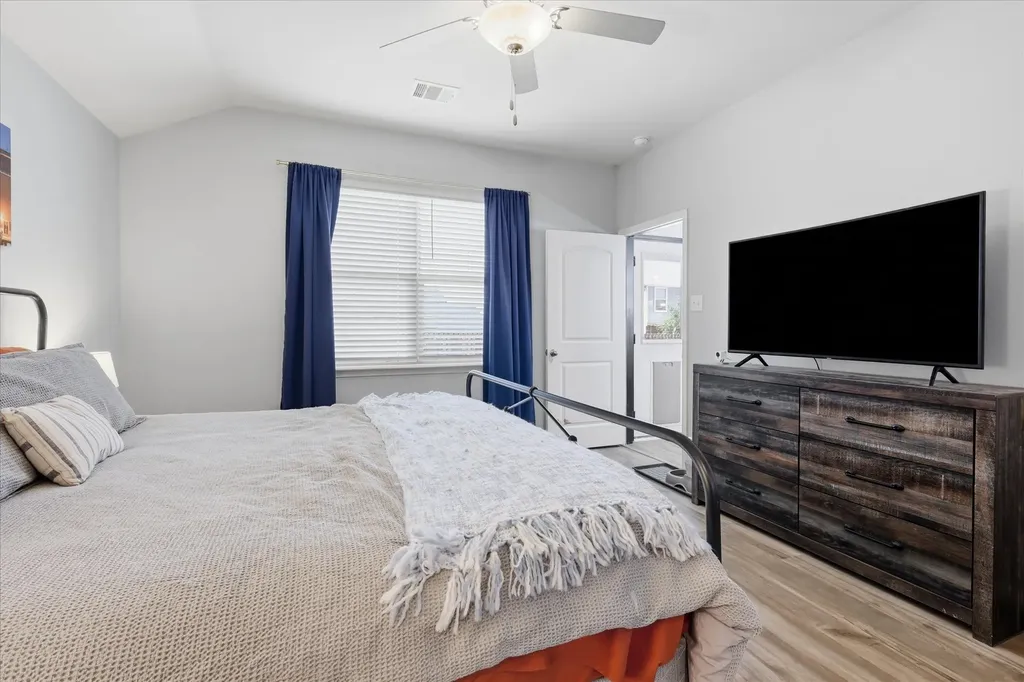 7533 Pleasant Oaks Street Fort Worth TX 76120