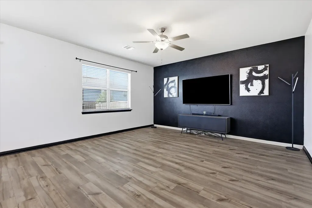 7533 Pleasant Oaks Street Fort Worth TX 76120