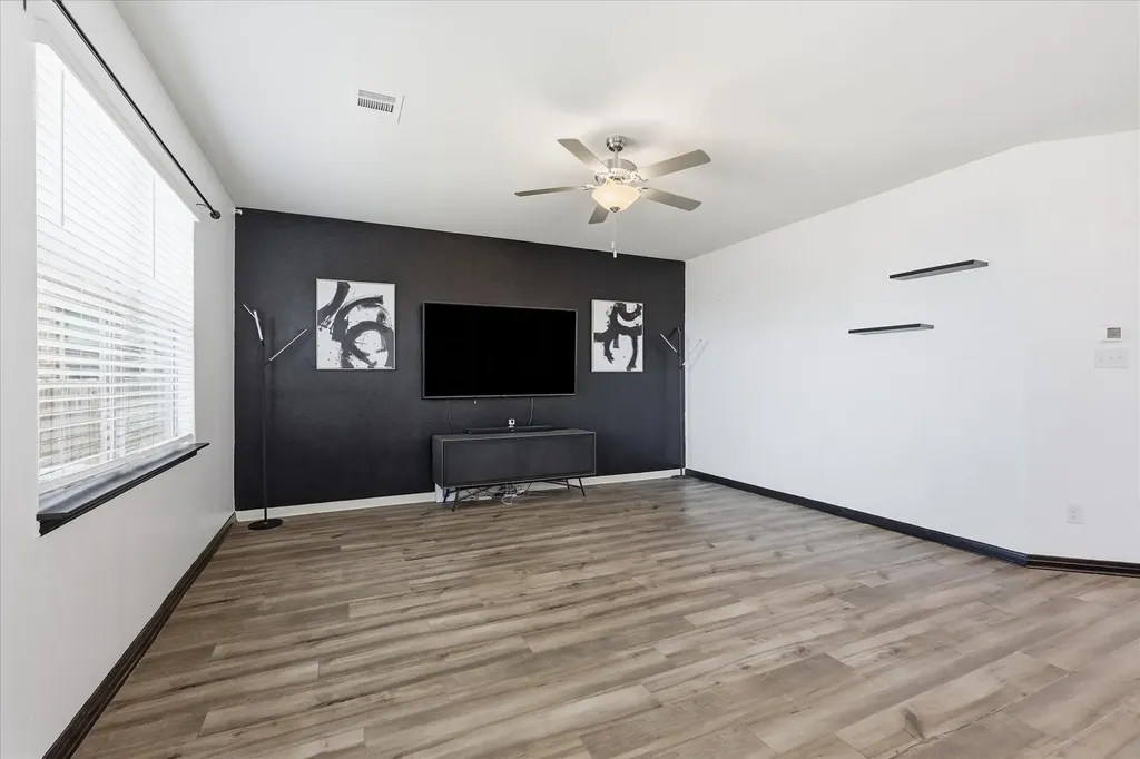 7533 Pleasant Oaks Street Fort Worth TX 76120