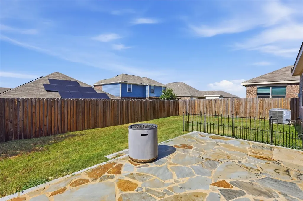 7533 Pleasant Oaks Street Fort Worth TX 76120