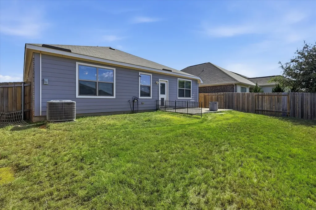 7533 Pleasant Oaks Street Fort Worth TX 76120
