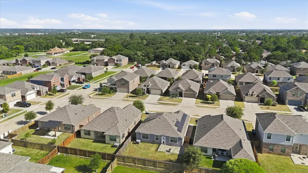 7533 Pleasant Oaks Street Fort Worth TX 76120