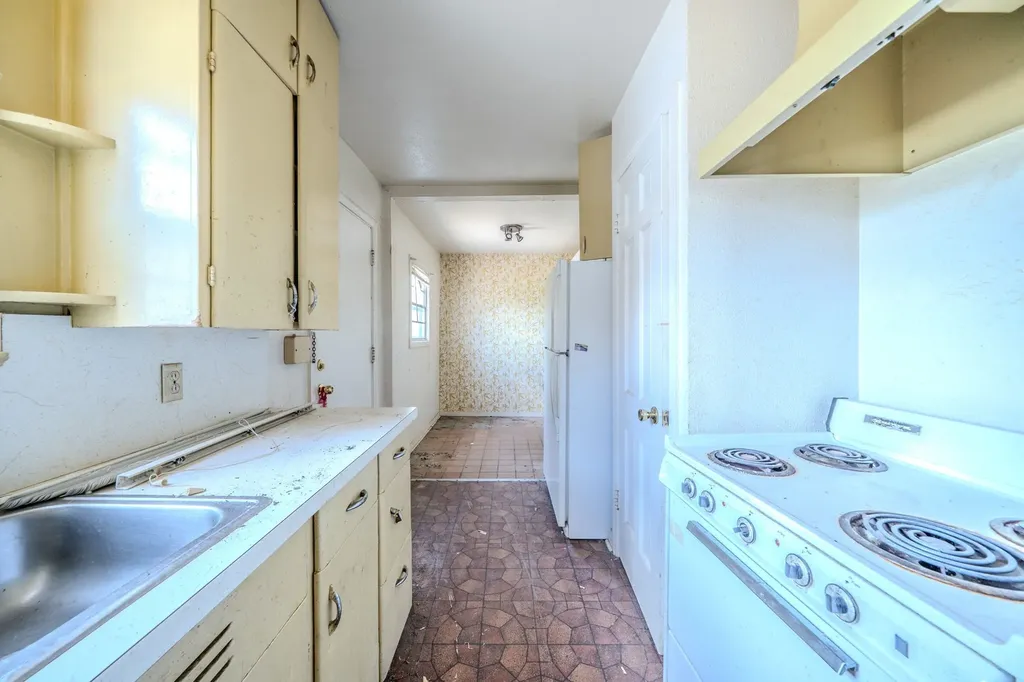 800 Mimosa Drive Garland TX 75040