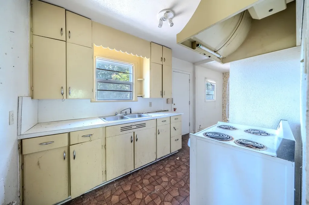 800 Mimosa Drive Garland TX 75040