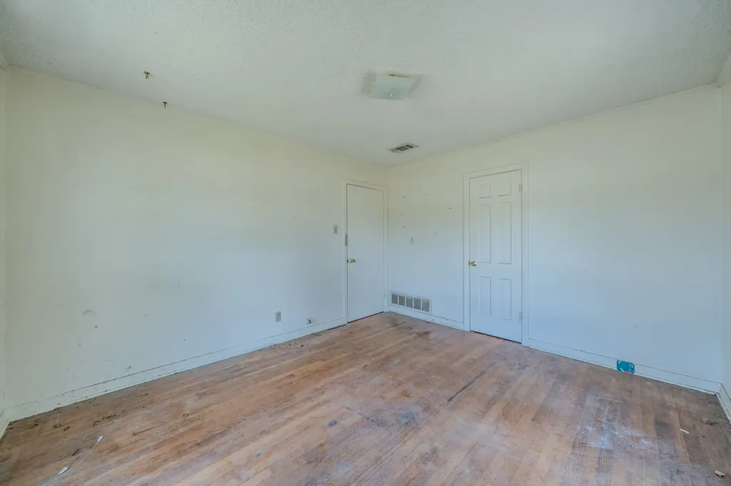 800 Mimosa Drive Garland TX 75040