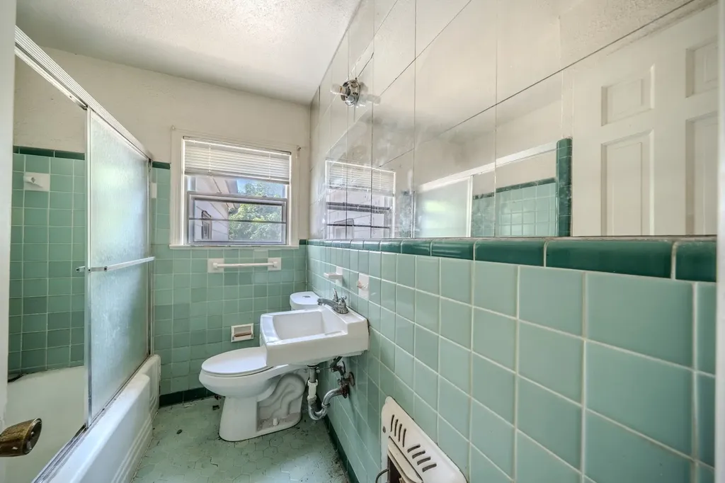 800 Mimosa Drive Garland TX 75040