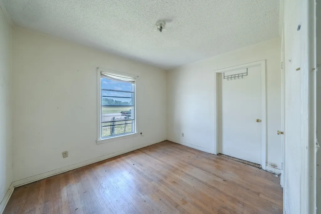 800 Mimosa Drive Garland TX 75040