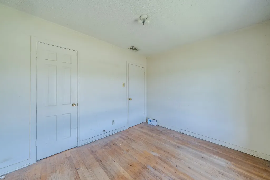 800 Mimosa Drive Garland TX 75040