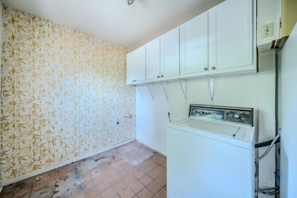 800 Mimosa Drive Garland TX 75040