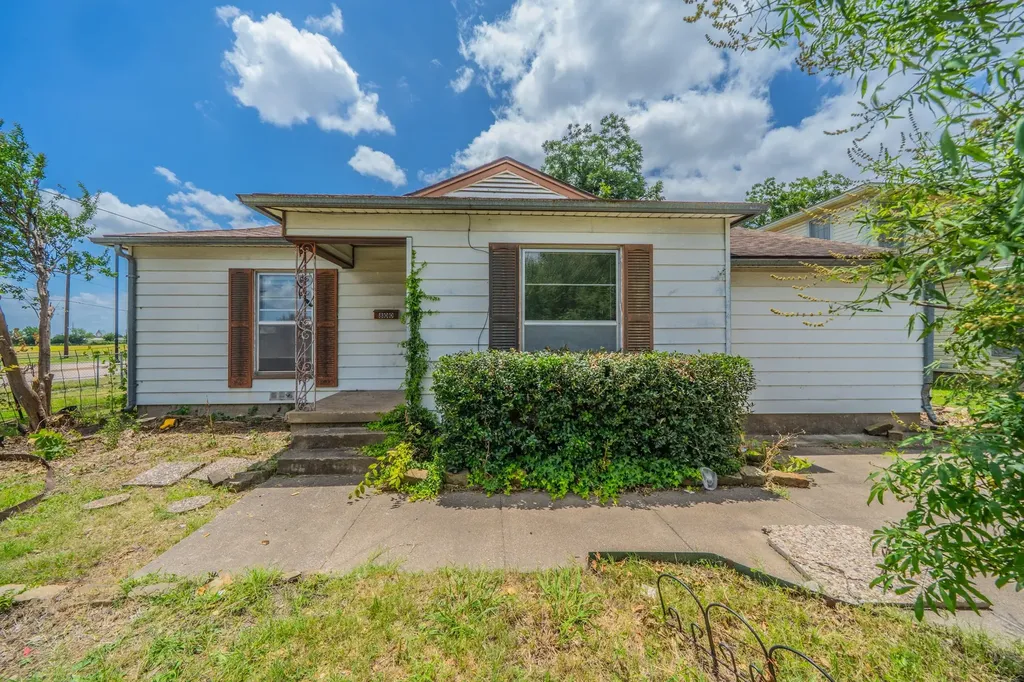800 Mimosa Drive Garland TX 75040