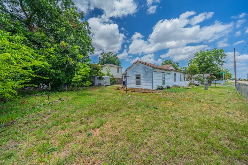 800 Mimosa Drive Garland TX 75040