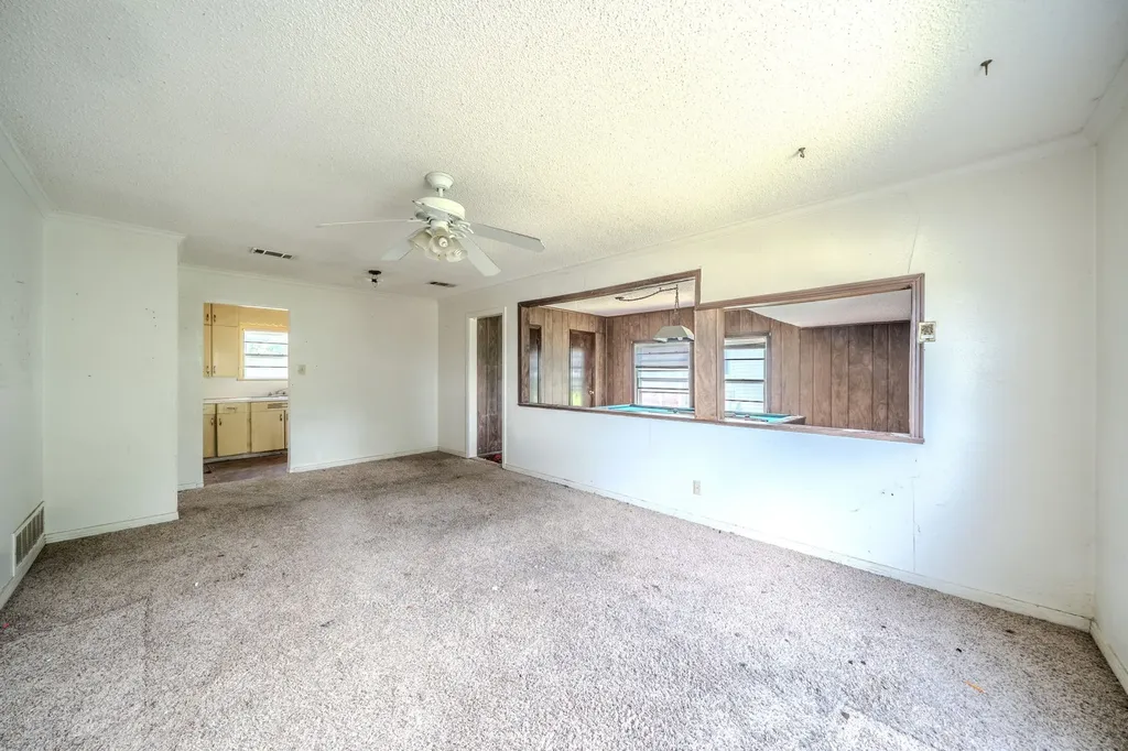 800 Mimosa Drive Garland TX 75040