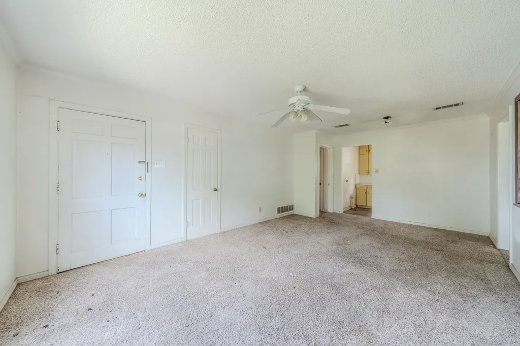 800 Mimosa Drive Garland TX 75040