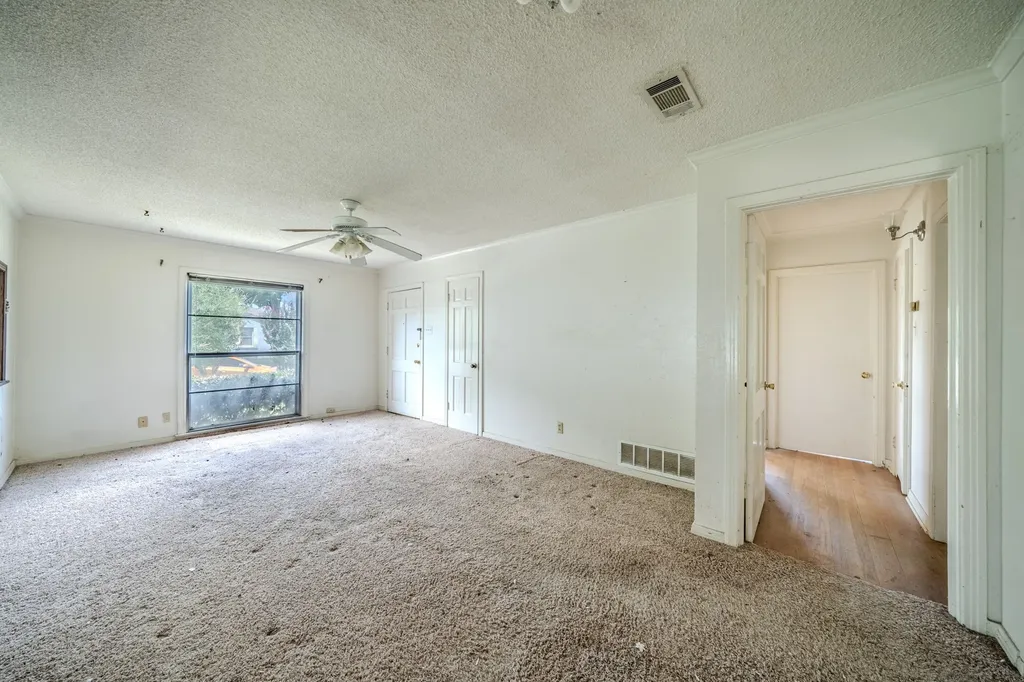 800 Mimosa Drive Garland TX 75040
