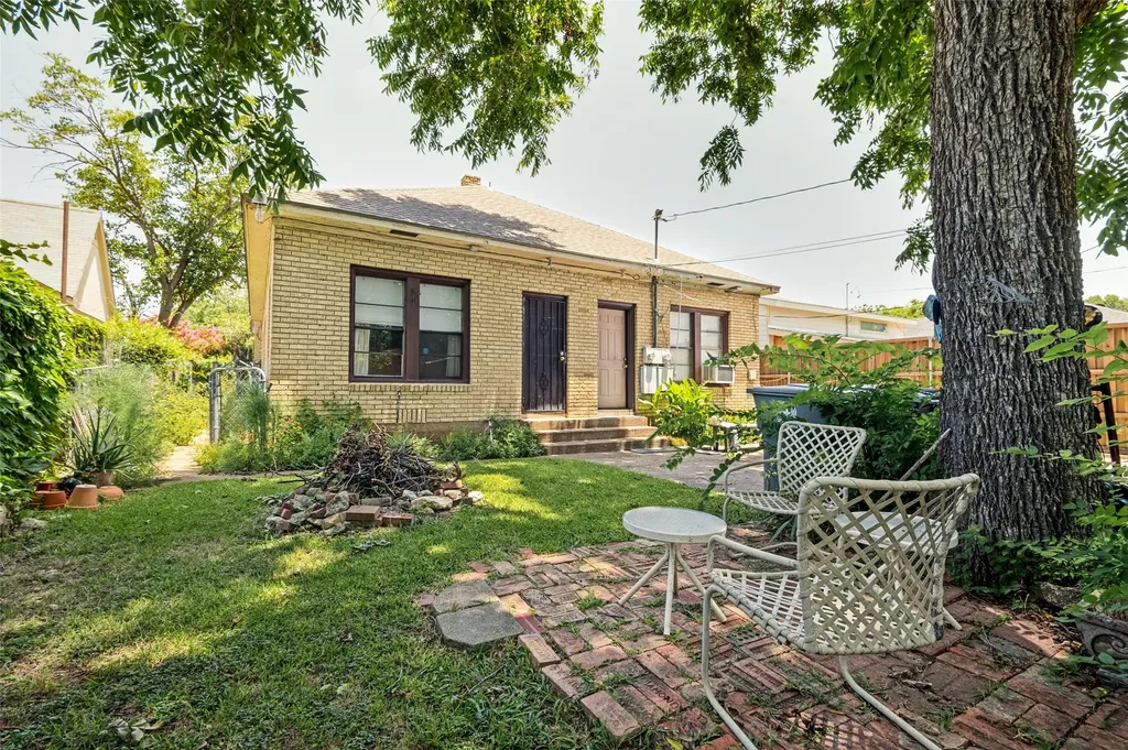 2542 Gladstone Drive Dallas TX 75211