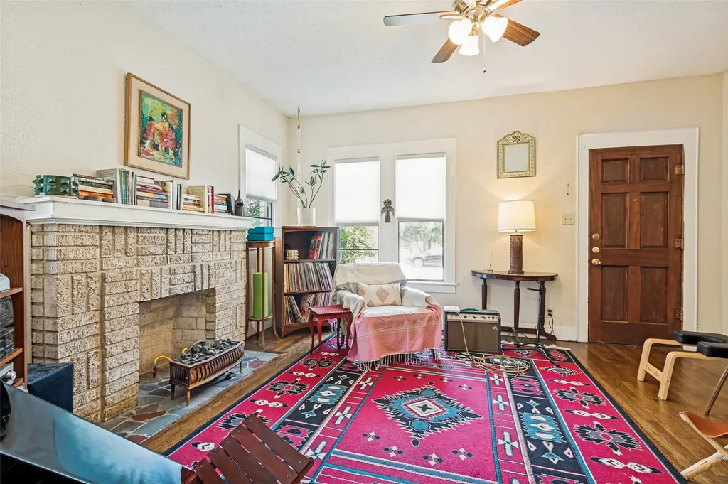 2542 Gladstone Drive Dallas TX 75211