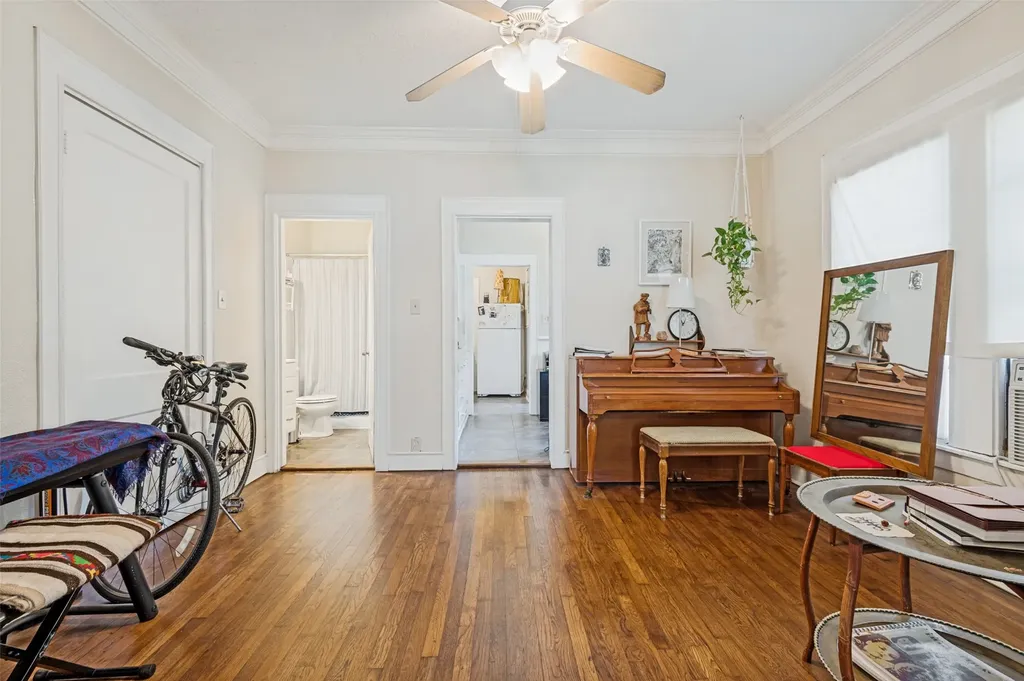 2542 Gladstone Drive Dallas TX 75211
