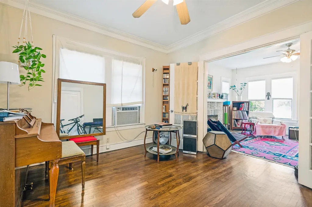 2542 Gladstone Drive Dallas TX 75211