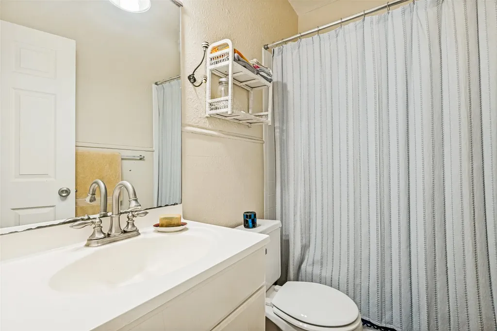 2542 Gladstone Drive Dallas TX 75211