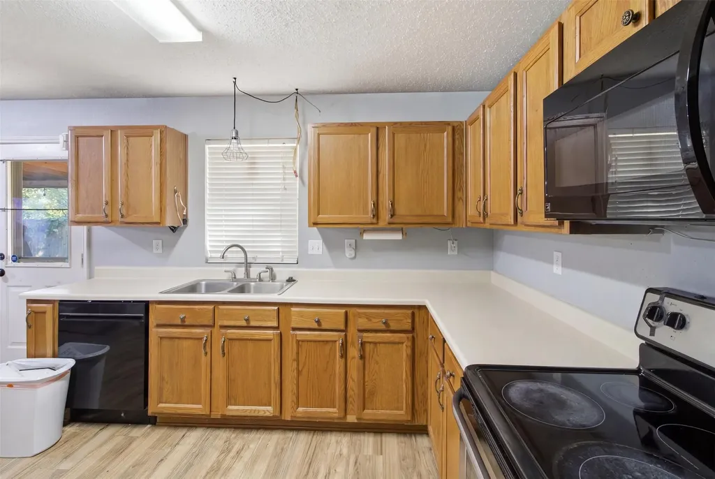 2955 Celian Drive Grand Prairie TX 75052