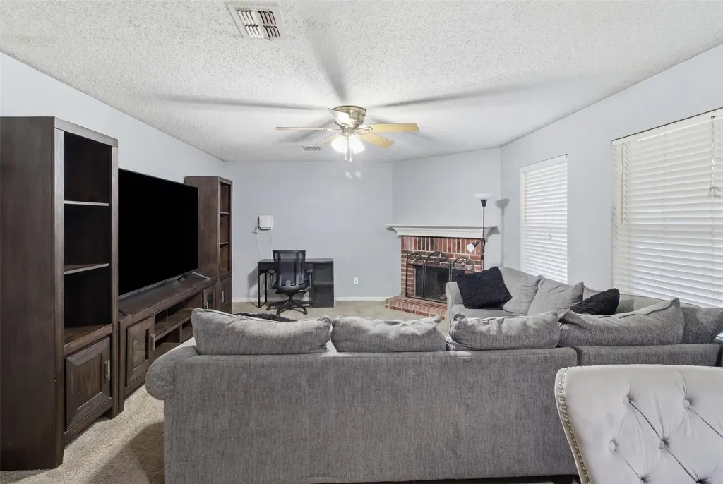 2955 Celian Drive Grand Prairie TX 75052