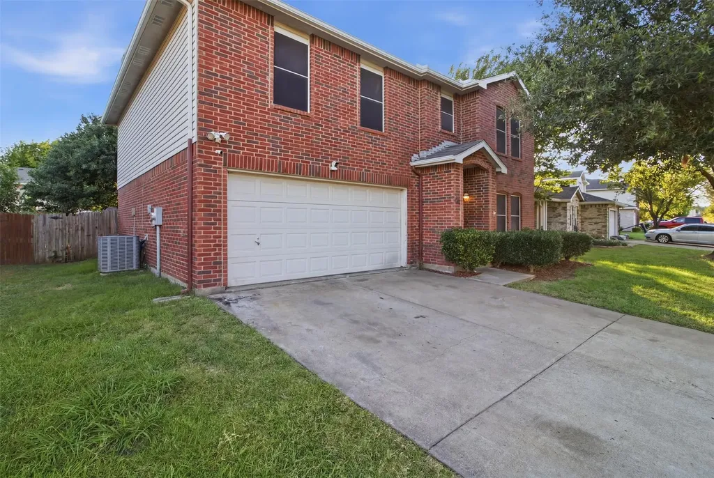 2955 Celian Drive Grand Prairie TX 75052