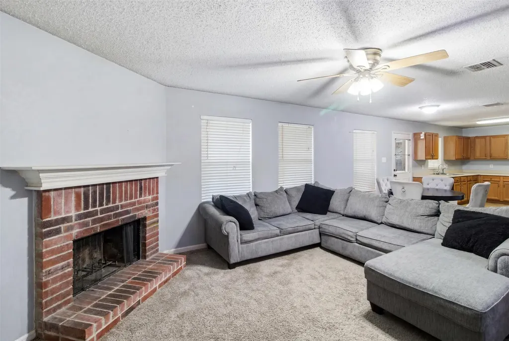 2955 Celian Drive Grand Prairie TX 75052