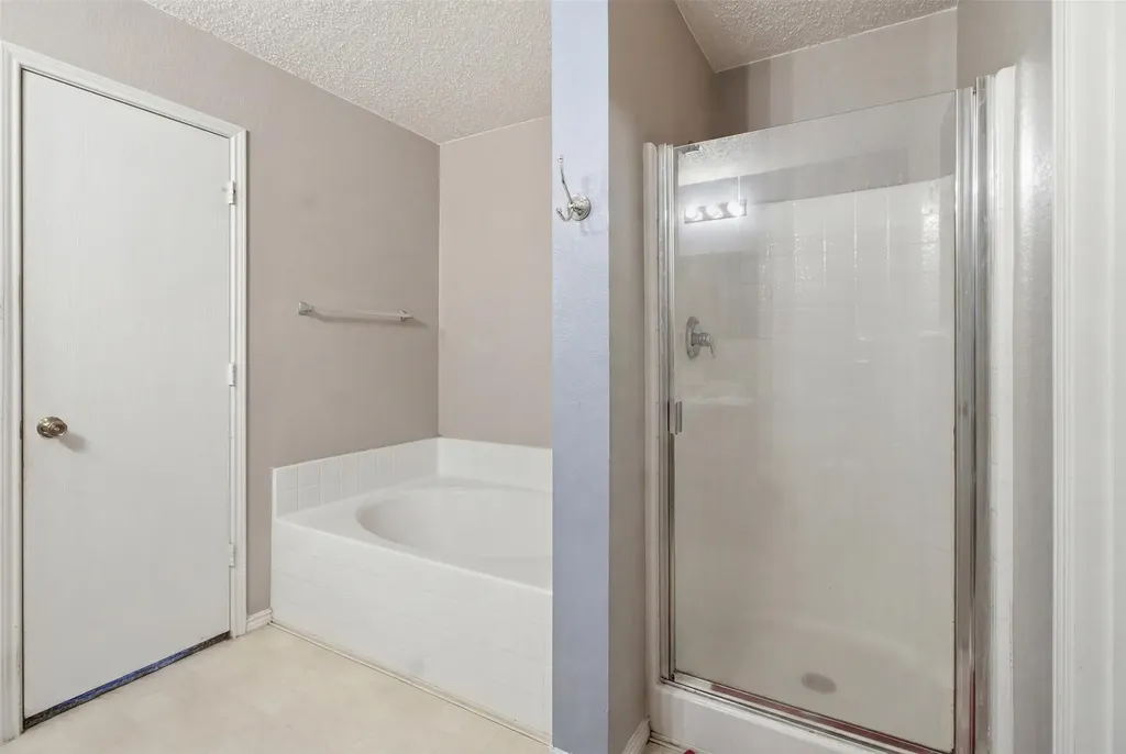 2955 Celian Drive Grand Prairie TX 75052