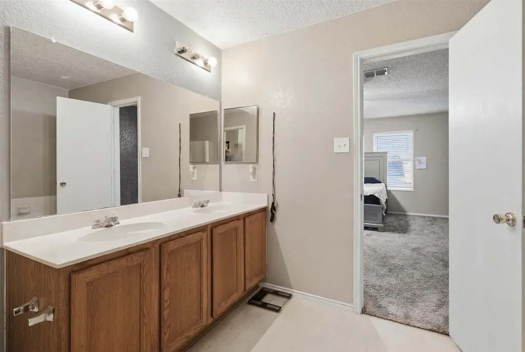 2955 Celian Drive Grand Prairie TX 75052