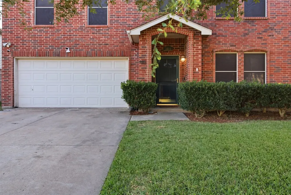 2955 Celian Drive Grand Prairie TX 75052