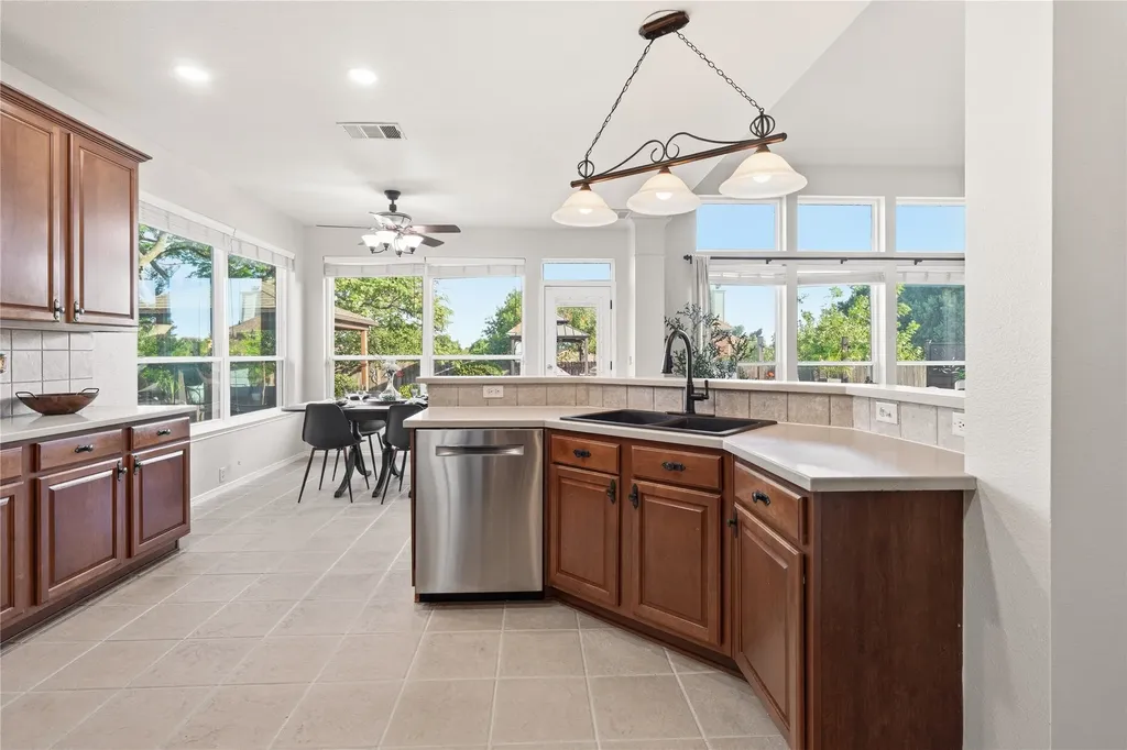 1007 Dover Heights Trail Mansfield TX 76063