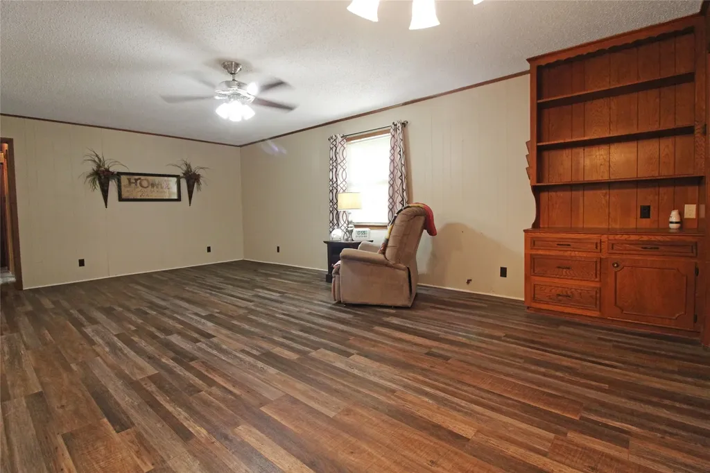 8769 S Fm 148 Scurry TX 75158