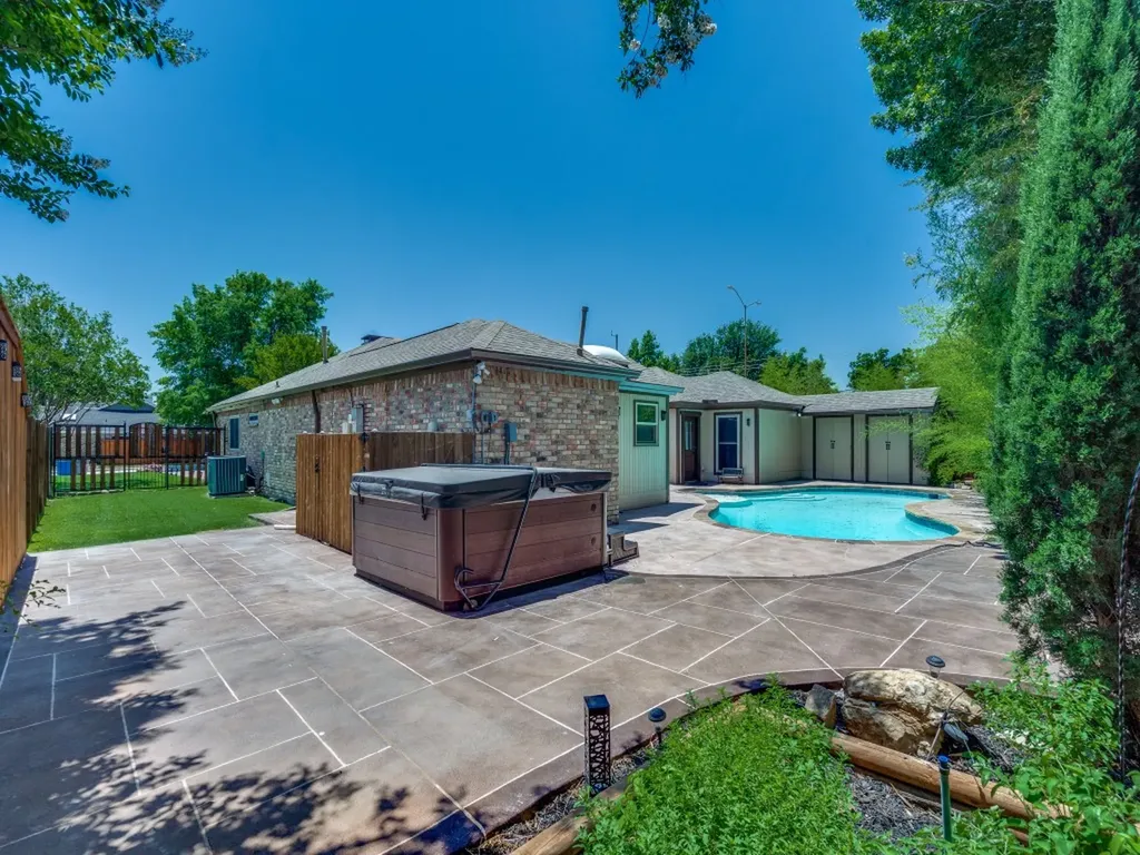 18636 Crownover Court Dallas TX 75252