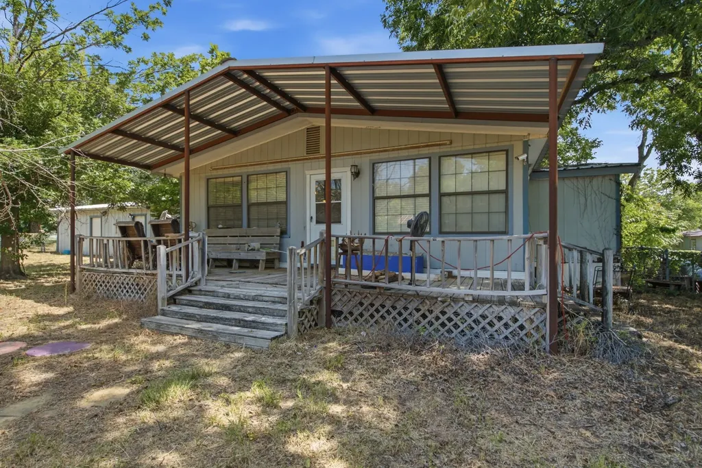 816 W Ayers Avenue De Leon TX 76444
