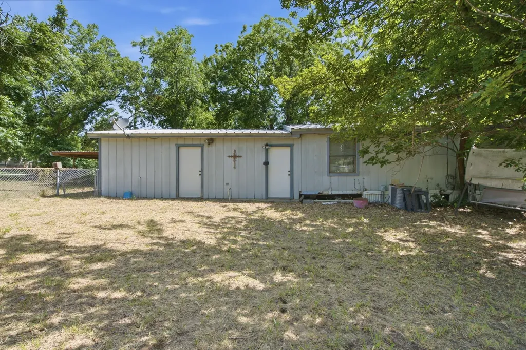 816 W Ayers Avenue De Leon TX 76444