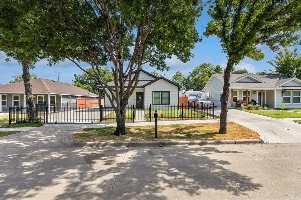 1404 E Cannon Street Fort Worth TX 76104