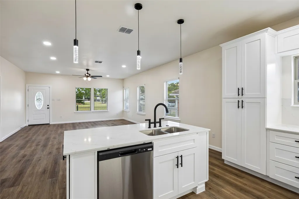 1404 E Cannon Street Fort Worth TX 76104