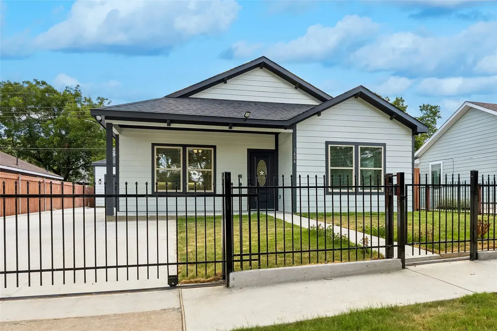 1404 E Cannon Street Fort Worth TX 76104